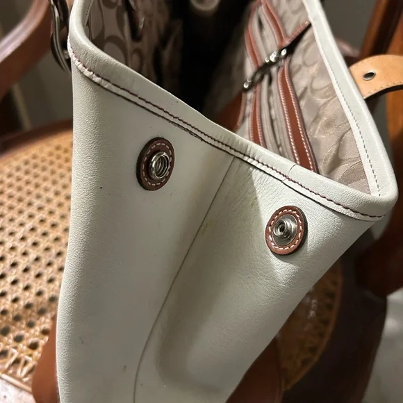 Vintage 2000's Coach Soho Shopper Cream and Brown Leather Carryall - Picture 4 of 11